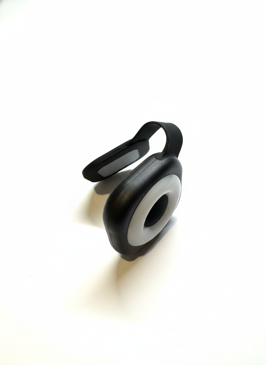Side profile of wearable magnetic clip flashlight with compact round LED body